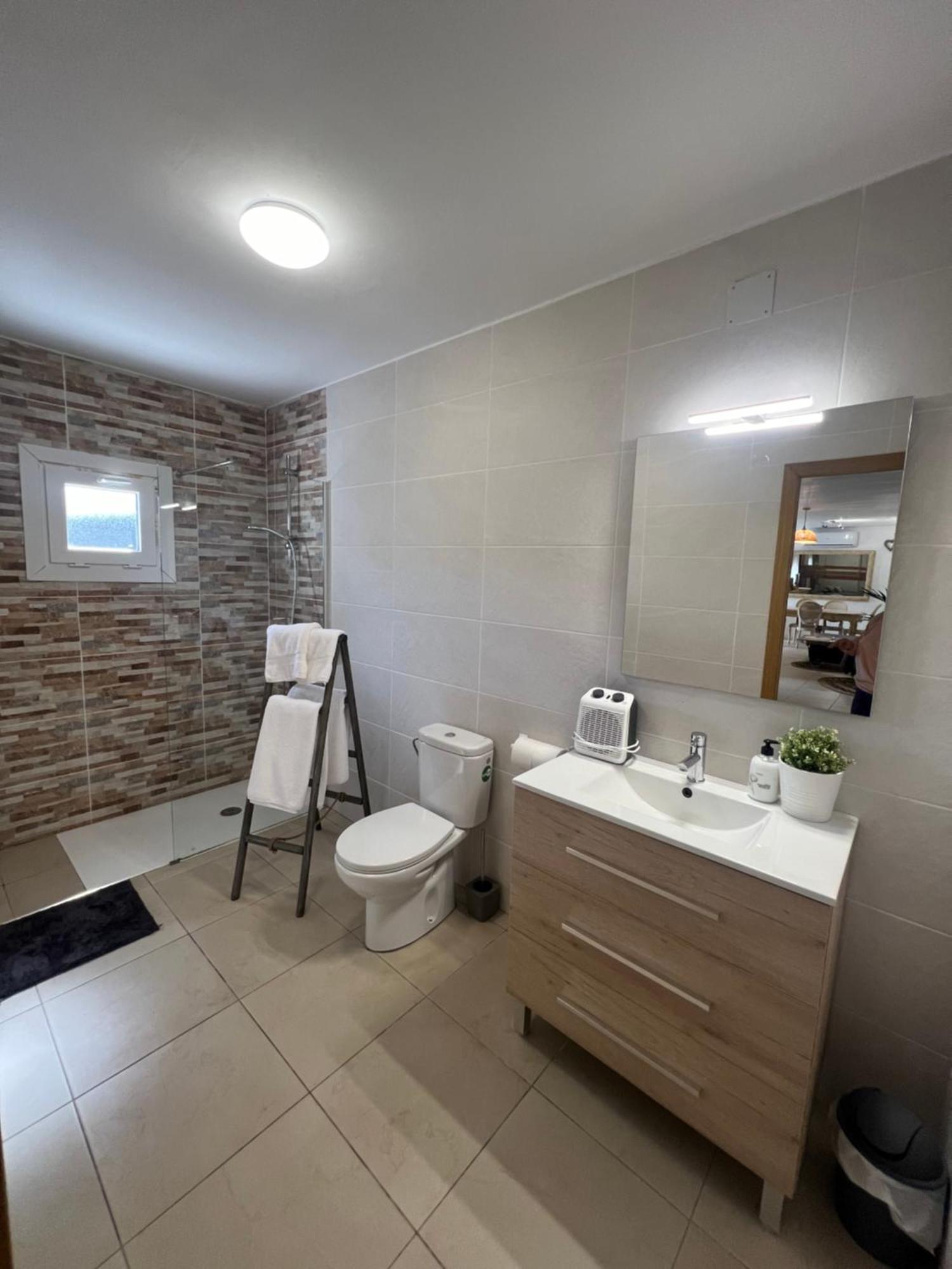 Apartamento Loft, Jardin Y Piscina Privada Romanya de la Selva Exterior photo